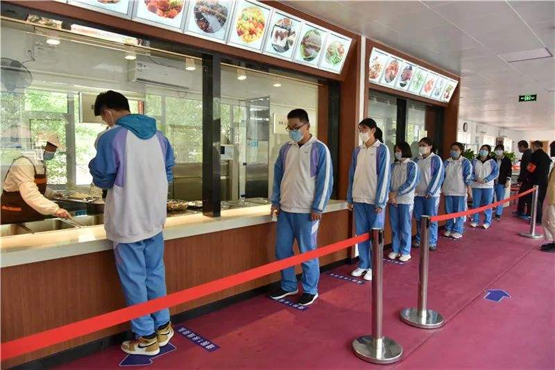 校園就餐.jpg